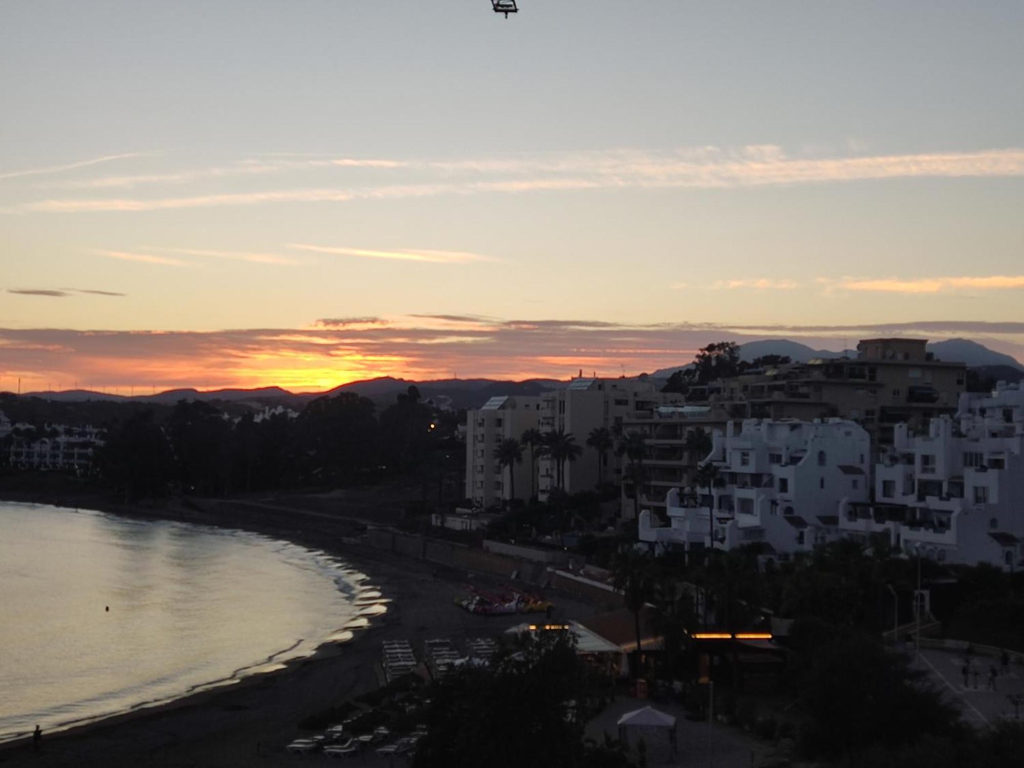 Front Sea View Penthouse Apartment Estepona Exterior photo