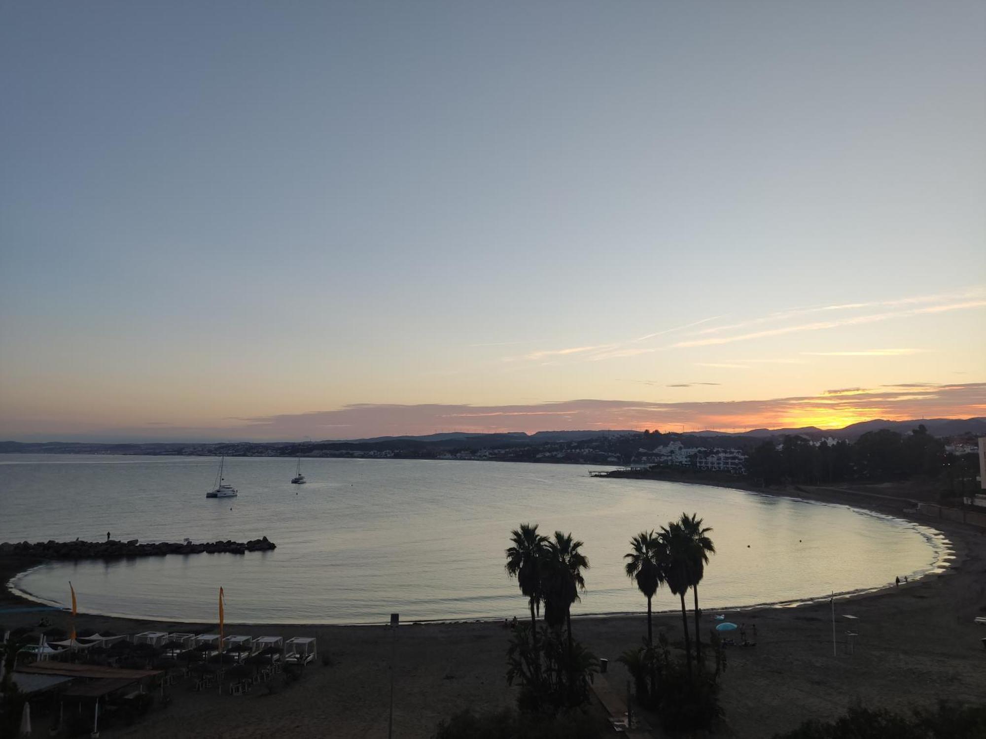 Front Sea View Penthouse Apartment Estepona Exterior photo