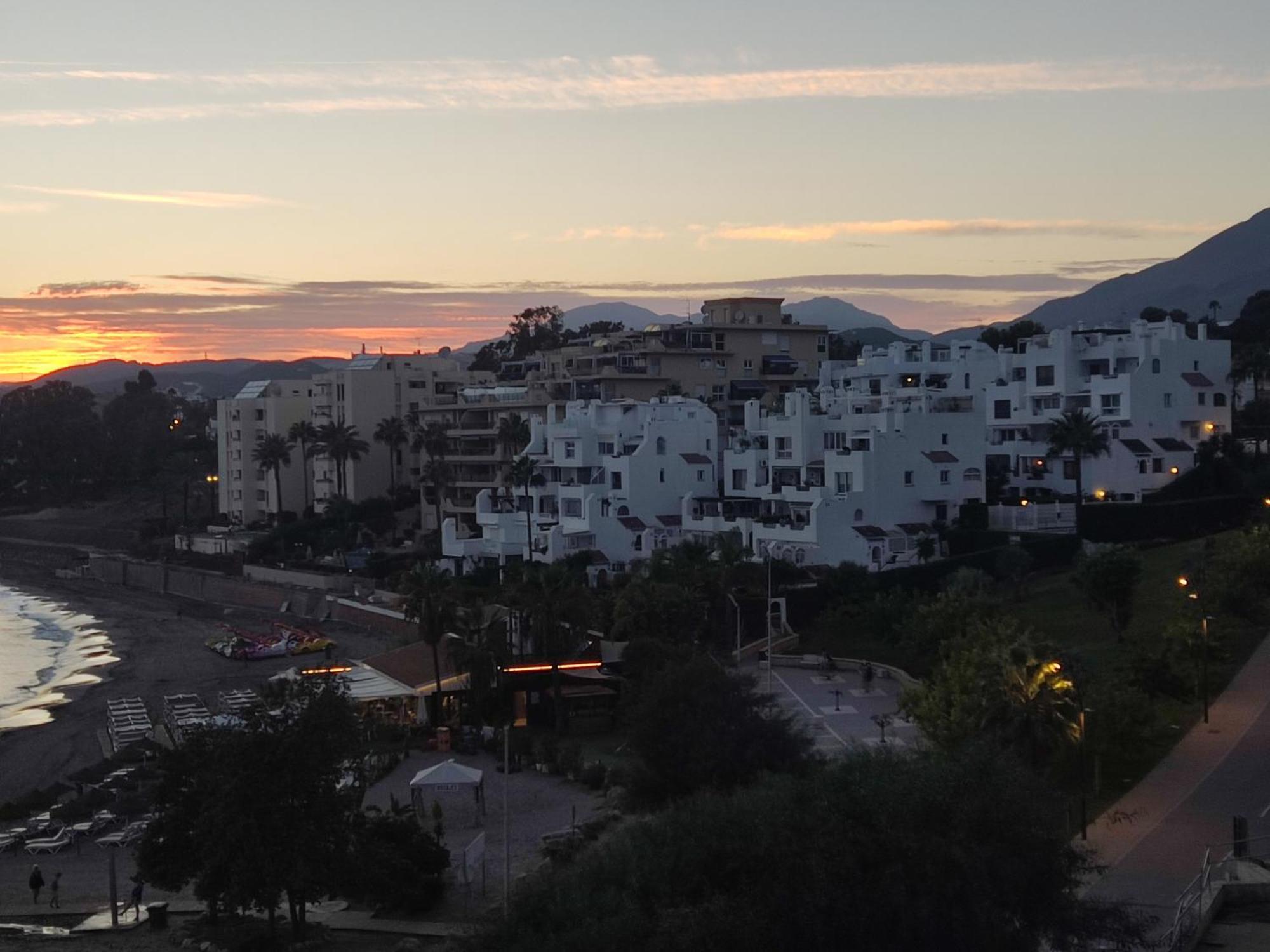 Front Sea View Penthouse Apartment Estepona Exterior photo